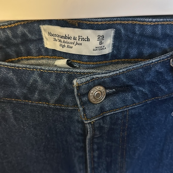 The 90s Relaxed High Rise Jeans (curve love) - Picture 2 of 3